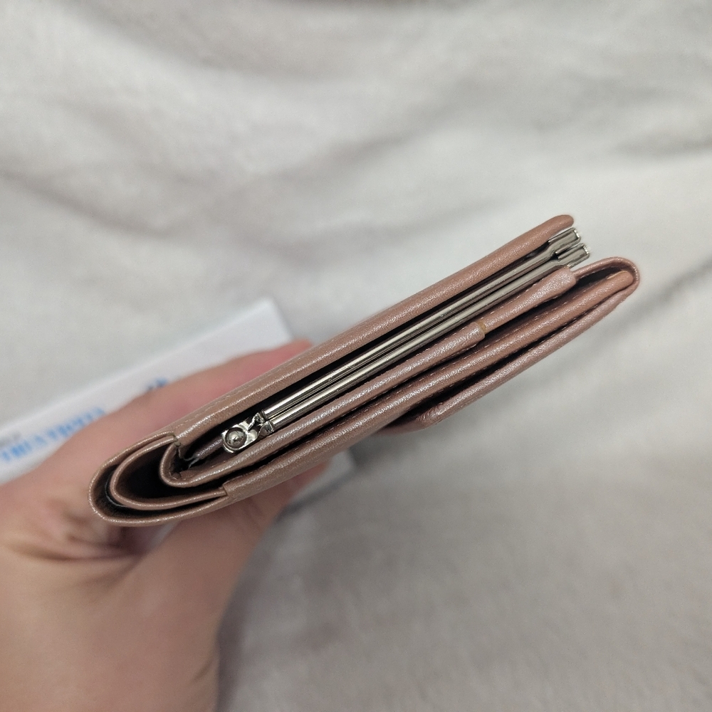 Authentic Givenchy Metallic Pearl Pink Leather Wallet - Picture 5 of 16